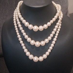 Beautiful vintage style layered faux pearls. 3 layers of gorgeous pearls